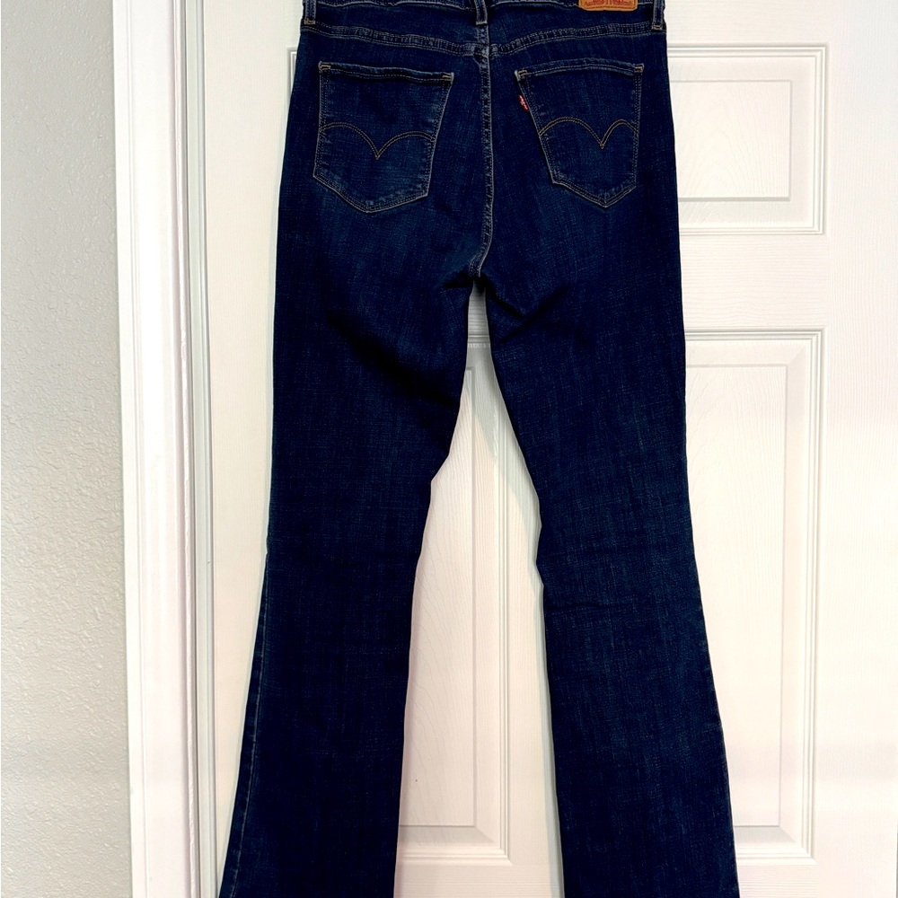 Levi’s 725 High Rise Bootcut size 31. Excellent condition.